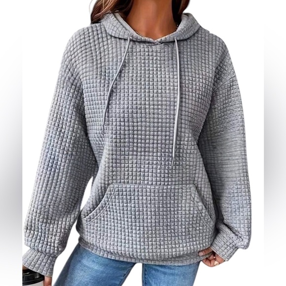 Tops - NWT Gray Quilted Hoodie
